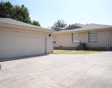 6565 Ascot Lane - Photo Thumbnail 31
