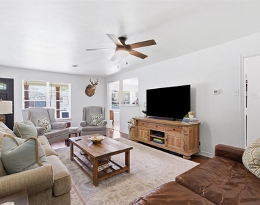 6565 Ascot Lane - Photo Thumbnail 3