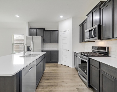 9812 Autumn Leaves Lane - Photo Thumbnail 11