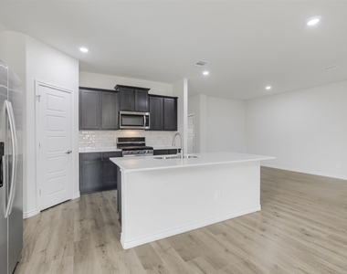 9812 Autumn Leaves Lane - Photo Thumbnail 12