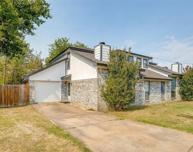 121 Myers Drive - Photo Thumbnail 1