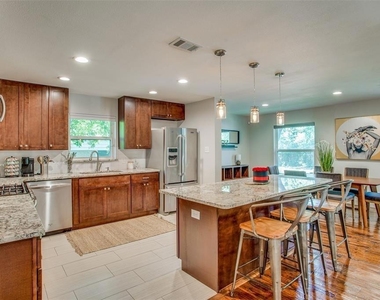 2824 W Kiest Boulevard - Photo Thumbnail 7