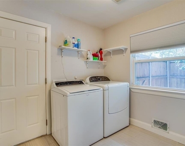 2824 W Kiest Boulevard - Photo Thumbnail 11
