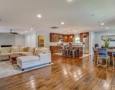 2824 W Kiest Boulevard - Photo Thumbnail 2