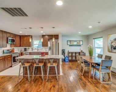 2824 W Kiest Boulevard - Photo Thumbnail 5