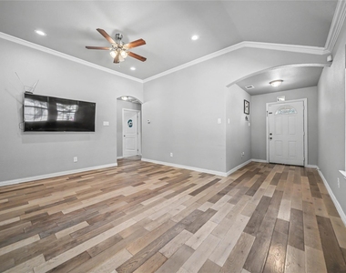 2433 56th Street - Photo Thumbnail 15