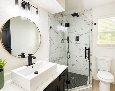 202 N Graves Street - Photo Thumbnail 6