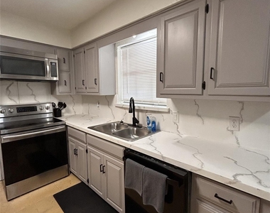 202 N Graves Street - Photo Thumbnail 3
