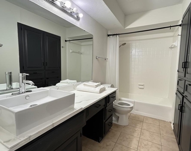 202 N Graves Street - Photo Thumbnail 9