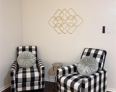 202 N Graves Street - Photo Thumbnail 5