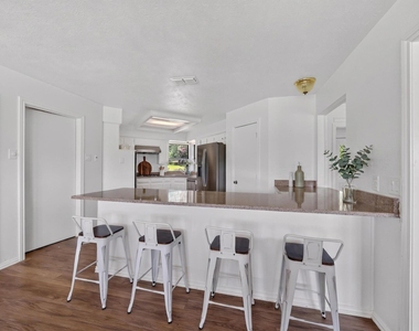 12 Meadowlake Drive - Photo Thumbnail 18