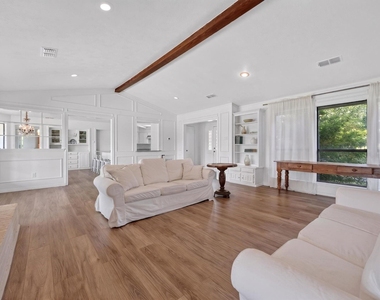 12 Meadowlake Drive - Photo Thumbnail 7