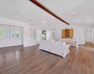 12 Meadowlake Drive - Photo Thumbnail 3