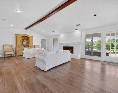 12 Meadowlake Drive - Photo Thumbnail 4