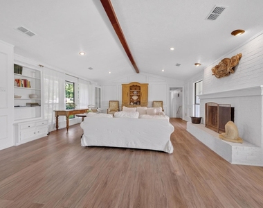 12 Meadowlake Drive - Photo Thumbnail 2
