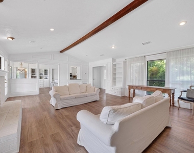 12 Meadowlake Drive - Photo Thumbnail 8