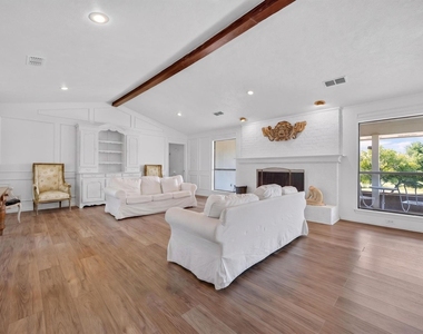12 Meadowlake Drive - Photo Thumbnail 5