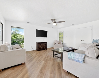 12 Meadowlake Drive - Photo Thumbnail 24