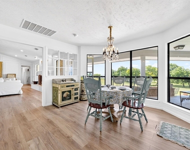 12 Meadowlake Drive - Photo Thumbnail 17