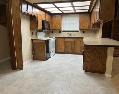 10329 Exter Avenue - Photo Thumbnail 2