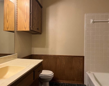 10329 Exter Avenue - Photo Thumbnail 6