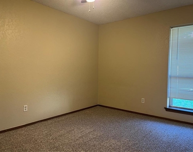 10329 Exter Avenue - Photo Thumbnail 5