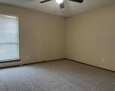 10329 Exter Avenue - Photo Thumbnail 4