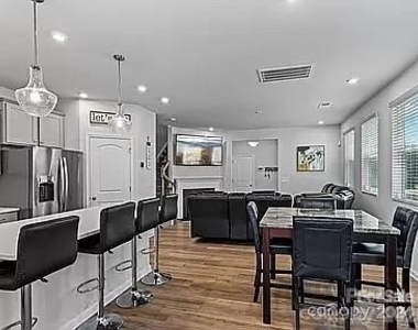 1230 Bigelow Street - Photo Thumbnail 3