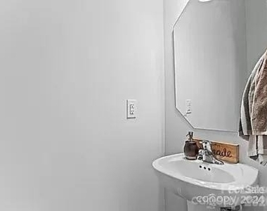 1230 Bigelow Street - Photo Thumbnail 8