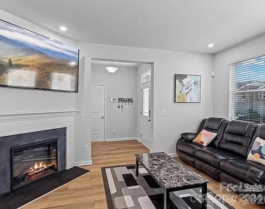 1230 Bigelow Street - Photo Thumbnail 1
