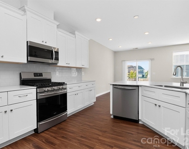 13622 Pontchatrain Avenue - Photo Thumbnail 8