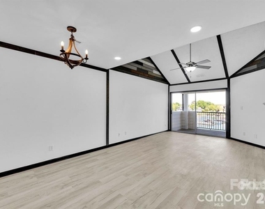 18755 Vineyard Point Lane - Photo Thumbnail 24