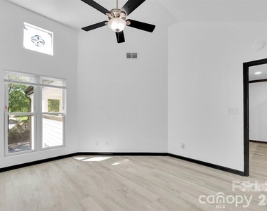 18755 Vineyard Point Lane - Photo Thumbnail 29