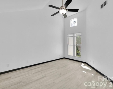 18755 Vineyard Point Lane - Photo Thumbnail 31