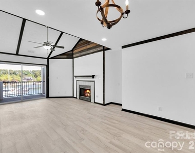 18755 Vineyard Point Lane - Photo Thumbnail 23