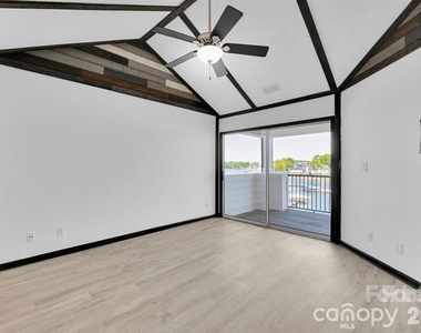18755 Vineyard Point Lane - Photo Thumbnail 20