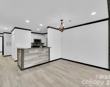 18755 Vineyard Point Lane - Photo Thumbnail 22