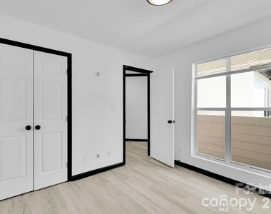18755 Vineyard Point Lane - Photo Thumbnail 35