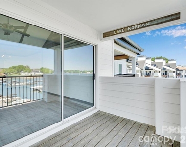 18755 Vineyard Point Lane - Photo Thumbnail 11