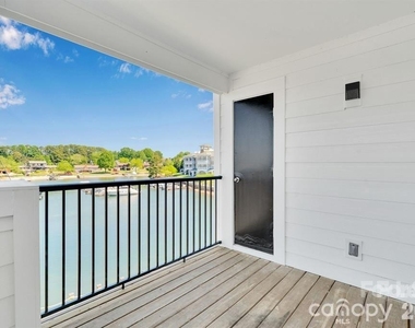 18755 Vineyard Point Lane - Photo Thumbnail 13