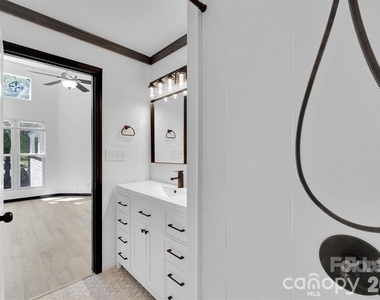 18755 Vineyard Point Lane - Photo Thumbnail 25