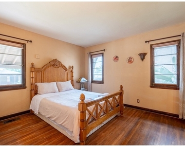 424 W 11th - Photo Thumbnail 9