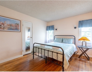 424 W 11th - Photo Thumbnail 13