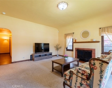 424 W 11th - Photo Thumbnail 6