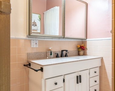 424 W 11th - Photo Thumbnail 11
