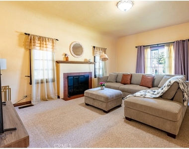 424 W 11th - Photo Thumbnail 3