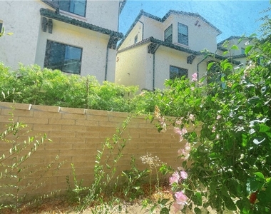 1018 La Cadena - Photo Thumbnail 55
