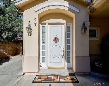 1018 La Cadena - Photo Thumbnail 2