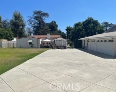 555 Michigan Boulevard - Photo Thumbnail 6