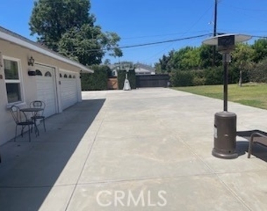 555 Michigan Boulevard - Photo Thumbnail 2